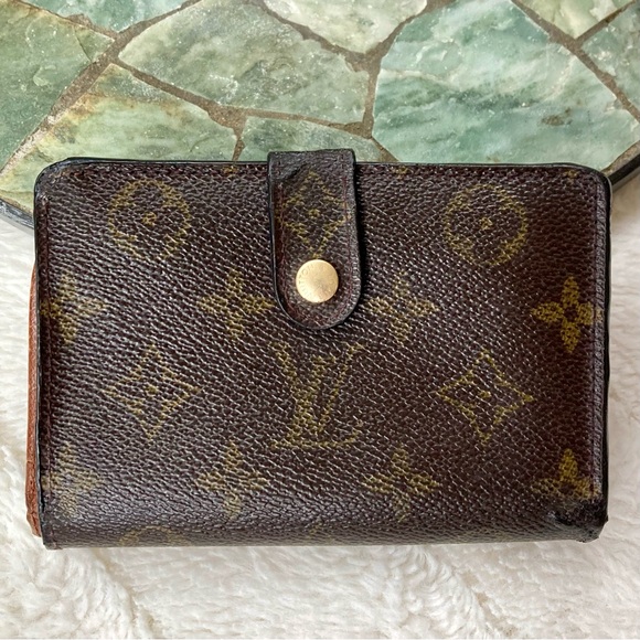 ❌SOLD❌ Louis Vuitton Vintage Y2K Monogram Kisslock Compact Wallet - Picture 4 of 16